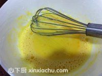 烤箱版戚風蛋糕的家常做法第3步圖片步驟 m.xalove.com.cn