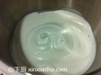 烤箱版戚風蛋糕的家常做法第6步圖片步驟 m.xalove.com.cn