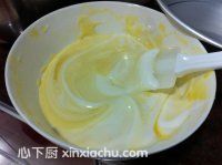 烤箱版戚風蛋糕的家常做法第7步圖片步驟 m.xalove.com.cn