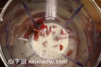 李子酸奶冰棒的家常做法第4步圖片步驟 m.xalove.com.cn