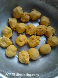 椰香南瓜糯米糍的家常做法第3步圖片步驟 m.xalove.com.cn