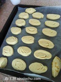 椰蓉面包卷的家常做法第10步圖片步驟 m.xalove.com.cn