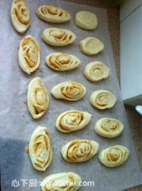 椰蓉面包卷的家常做法第11步圖片步驟 m.xalove.com.cn