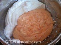 番茄汁戚風蛋糕的家常做法第8步圖片步驟 m.xalove.com.cn