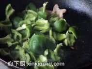 甜椒炒肉片的家常做法第4步圖片步驟 m.xalove.com.cn