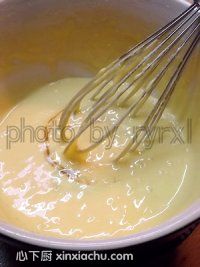 木瓜戚風(fēng)蛋糕卷的家常做法第5步圖片步驟 m.xalove.com.cn