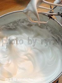 木瓜戚風(fēng)蛋糕卷的家常做法第7步圖片步驟 m.xalove.com.cn