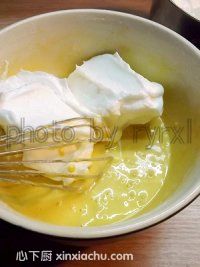 木瓜戚風(fēng)蛋糕卷的家常做法第8步圖片步驟 m.xalove.com.cn