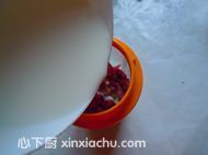 花生玫瑰露的家常做法第7步圖片步驟 m.xalove.com.cn