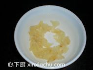 紅棗百合羹的家常做法第2步圖片步驟 m.xalove.com.cn