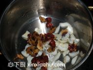 紅棗百合羹的家常做法第7步圖片步驟 m.xalove.com.cn