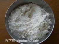 炸玫瑰糖糕的家常做法第3步圖片步驟 m.xalove.com.cn