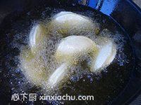 炸玫瑰糖糕的家常做法第11步圖片步驟 m.xalove.com.cn