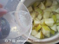 冰糖燉雪梨的家常做法第4步圖片步驟 m.xalove.com.cn