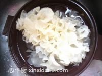 紅棗蓮子銀耳羹的家常做法第1步圖片步驟 m.xalove.com.cn