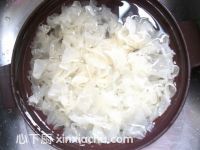 紅棗蓮子銀耳羹的家常做法第4步圖片步驟 m.xalove.com.cn