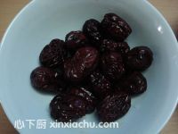 紅棗蓮子銀耳羹的家常做法第3步圖片步驟 m.xalove.com.cn
