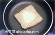 面包煎蛋的家常做法第4步圖片步驟 m.xalove.com.cn