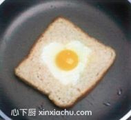 面包煎蛋的家常做法第5步圖片步驟 m.xalove.com.cn