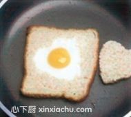 面包煎蛋的家常做法第6步圖片步驟 m.xalove.com.cn