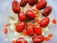 紅棗蓮子銀耳湯的家常做法第2步圖片步驟 m.xalove.com.cn