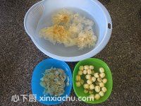 蓮子百合雪耳煲木瓜糖水的家常做法第2步圖片步驟 m.xalove.com.cn