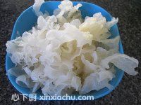 蓮子百合雪耳煲木瓜糖水的家常做法第3步圖片步驟 m.xalove.com.cn