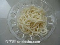 番茄鮮蝦面的家常做法第1步圖片步驟 m.xalove.com.cn