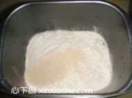 面包機版蜂蜜面包的家常做法第1步圖片步驟 m.xalove.com.cn