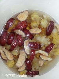 桃膠皂角米燉金耳的家常做法第5步圖片步驟 m.xalove.com.cn