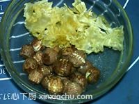 銀耳蓮子羹的家常做法第1步圖片步驟 m.xalove.com.cn