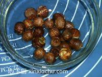 銀耳蓮子羹的家常做法第2步圖片步驟 m.xalove.com.cn