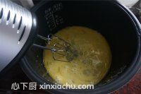 蜂蜜小發(fā)糕的家常做法第3步圖片步驟 m.xalove.com.cn