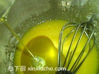 戚風(fēng)蛋糕的家常做法第4步圖片步驟 m.xalove.com.cn