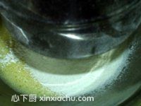戚風(fēng)蛋糕的家常做法第6步圖片步驟 m.xalove.com.cn