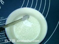 戚風(fēng)蛋糕的家常做法第8步圖片步驟 m.xalove.com.cn