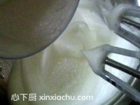 戚風(fēng)蛋糕的家常做法第10步圖片步驟 m.xalove.com.cn