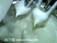 戚風(fēng)蛋糕的家常做法第11步圖片步驟 m.xalove.com.cn