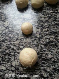 章魚(yú)哥面包的家常做法第2步圖片步驟 m.xalove.com.cn