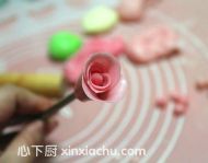 巧克力手工玫瑰的家常做法第5步圖片步驟 m.xalove.com.cn