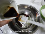 藍(lán)莓巧克力曲奇的家常做法第3步圖片步驟 m.xalove.com.cn