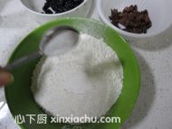 藍(lán)莓巧克力曲奇的家常做法第5步圖片步驟 m.xalove.com.cn