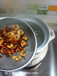 紅棗小米粥的家常做法第4步圖片步驟 m.xalove.com.cn