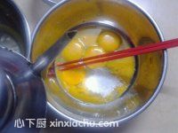 椰蓉紅豆沙戚風(fēng)蛋糕的家常做法第3步圖片步驟 m.xalove.com.cn