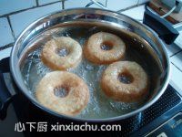 甜甜圈的家常做法第13步圖片步驟 m.xalove.com.cn