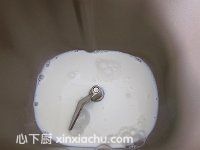 黑芝麻紅豆沙小餐包的家常做法第2步圖片步驟 m.xalove.com.cn