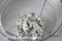 火龍果奶昔的家常做法第2步圖片步驟 m.xalove.com.cn