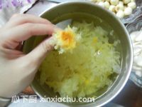 蓮子百合雪耳糖水的家常做法第1步圖片步驟 m.xalove.com.cn