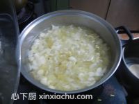 蓮子百合雪耳糖水的家常做法第6步圖片步驟 m.xalove.com.cn