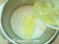 蛋白椰蓉球的家常做法第3步圖片步驟 m.xalove.com.cn